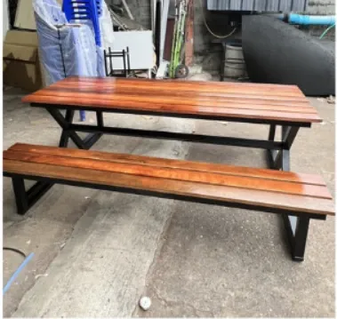 โต๊ะอาหารไม้เต็งขาไขว้ X.webp