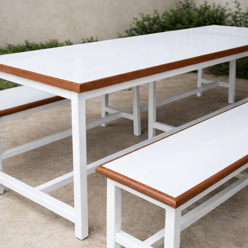 โต๊ะโรงอาหารไม้อัดขอบไม้จริง ใกล้.webp