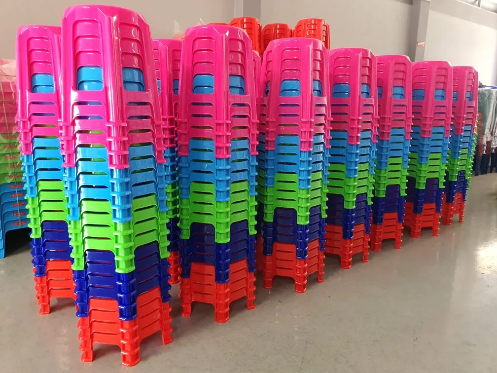 เก้าอี้พลาสติกหัวโล้น 6 ขา ซ้อน.webp