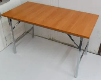 โต๊ะพับหน้าเมลามีนลายไม้ TOP หนา 19 มม. โครงขาเหล็กพับได้ ชุบโครเมี่ยม