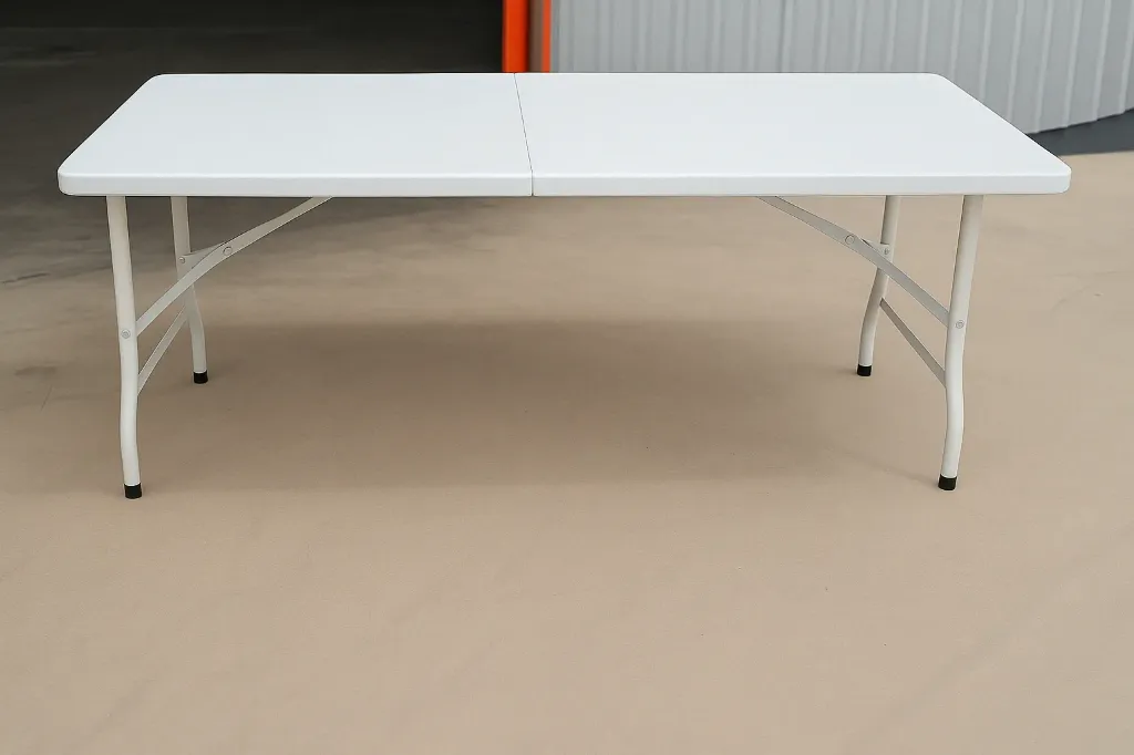 โต๊ะพับพลาสติกไฟเบอร์สีขาว HDPE พับครึ่ง ขาเหล็กพับได้ เกรด A