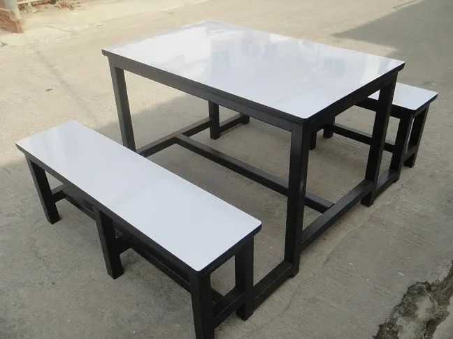 โต๊ะโรงอาหารไม้ปาติเกิล ปิดผิวฟอเมก้าขาว โครงเหล็ก 1.5 นิ้ว พร้อมม้านั่งยาว