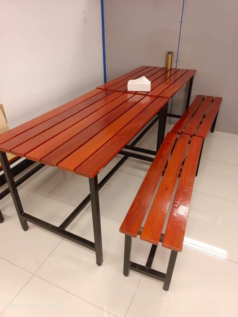 โต๊ะโรงอาหารไม้ระแนง แผ่นใหญ่ 4 นิ้ว พร้อมม้านั่งยาว