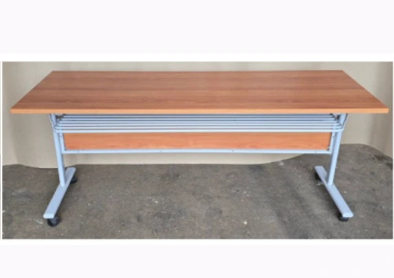 โต๊ะมีล้อ หน้าพับได้ เมลามีน มีตะแกรง ขาเหล็กแป๊ปไข่ 30×60 มม. พร้อมบังตาไม้