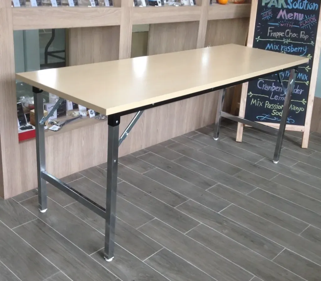 โต๊ะพับหน้าการ์ไฟท์/เมลามีนลายไม้ TOP 25 มม. ขาเหล็กพับได้ 1.2 นิ้ว ชุบโครเมียม