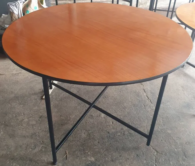 โต๊ะพับกลมขาแยก หน้าเมลามีนลายไม้ไร้รอยต่อ